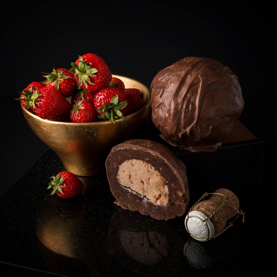Strawberry and Champagne Brownie Bomb Strawberry and Champagne Brownie Bomb